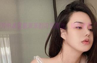 微密圈 – 图片中水蜜桃米米的肉色亮丝，她到底在“亮”什么呢？