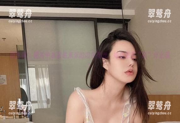 微密圈 - 图片中水蜜桃米米的肉色亮丝，她到底在“亮”什么呢？