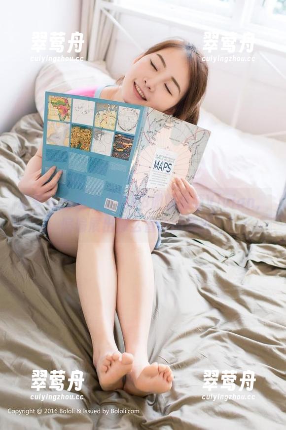 波萝社 - 图片里的K8傲娇萌萌Vivian，偏偏展出那么省力的美脚。
