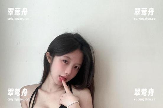 微密圈 - 火龙果羊的职业装写真，原图里的微妙之处你发现了吗