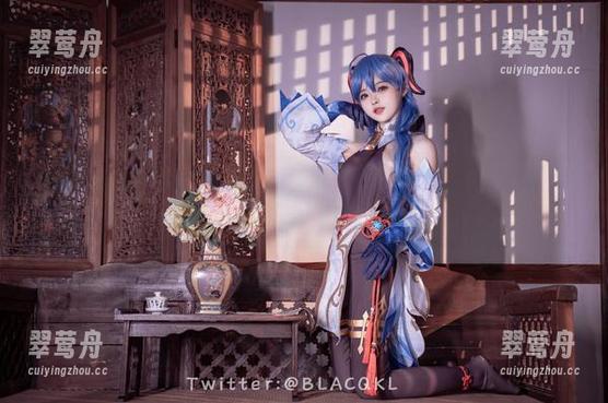 白莉爱吃巧克力的蕾姆女仆高清之旅，好吧，这个角度我喜欢，但她的表情更算是“打我”了吧？