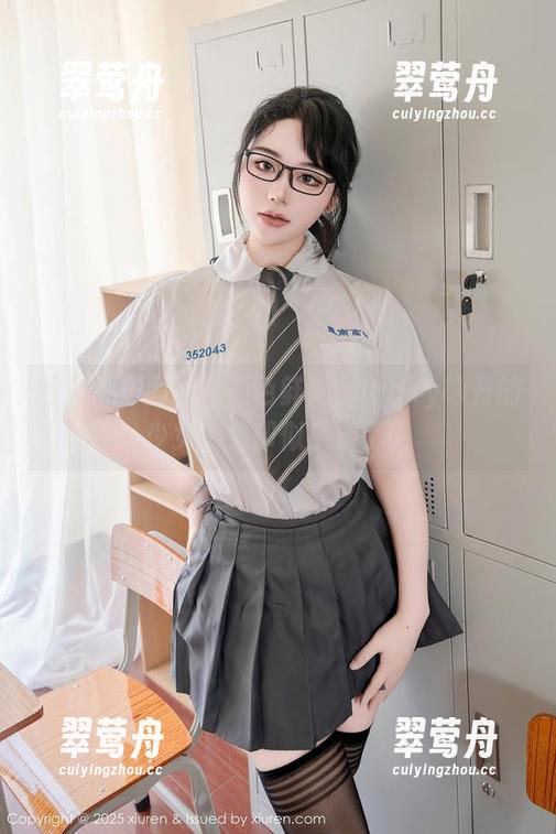 秀人网 - 图片的颜色鲜艳，lucky咏丹的少女形象却似乎淡了。