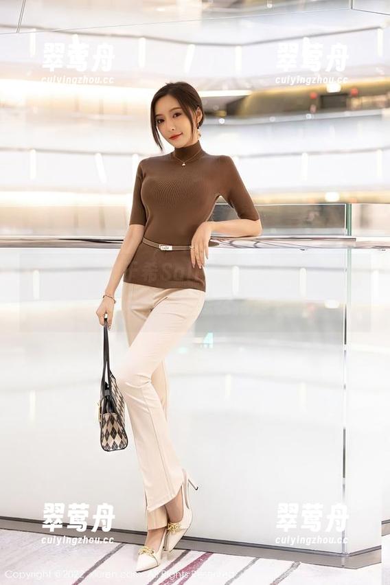 秀人网 - 周于希Sally的丝袜新图：美臀让人想问，袜子怎么搭起来的？
