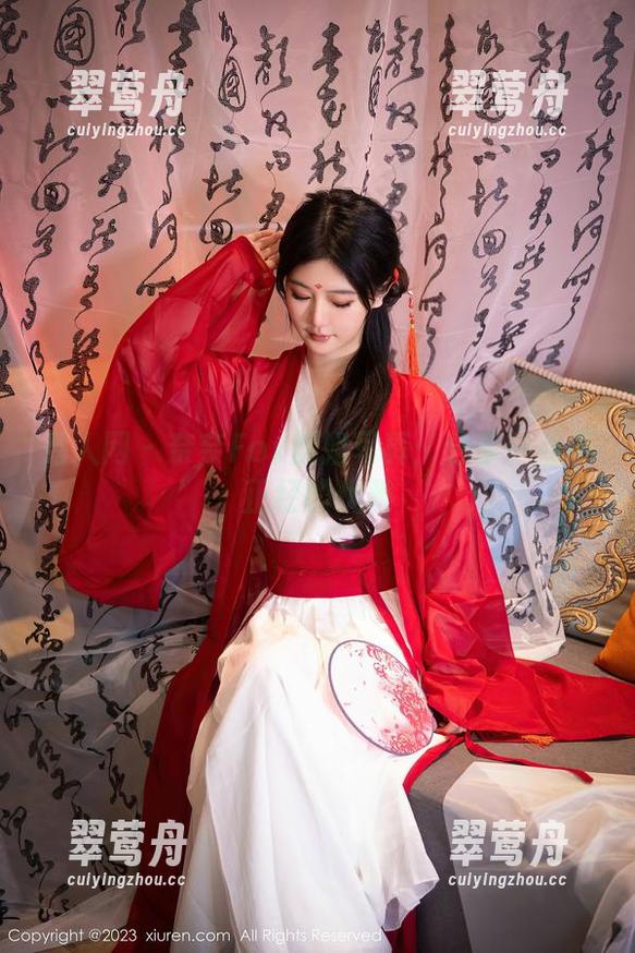 秀人网-奈奈Fox 秀人网 - 奈奈Fox御姐写真:分享一点不正经的优雅