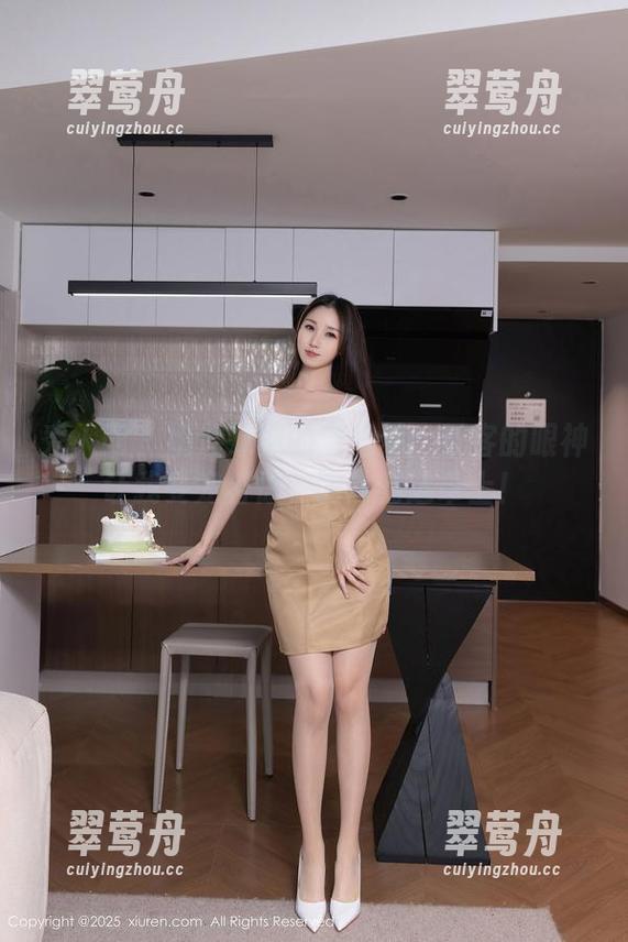 秀人网 - 奶油妹妹的空姐梦：乘客的眼神让我受宠若惊，图片精选奉上！