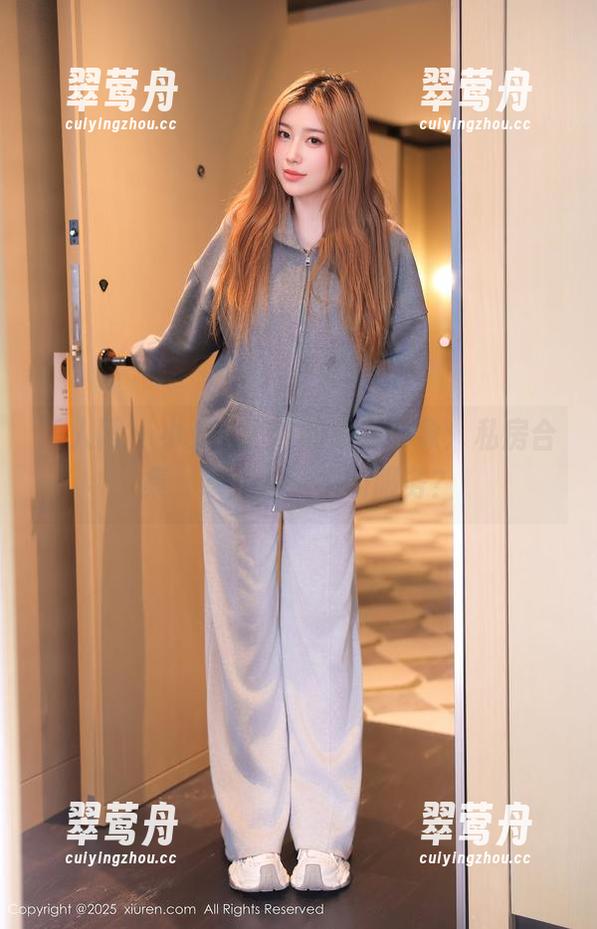 秀人网 - 小夕Kitty的女仆形象：私房合集，奉上不一样的服务？