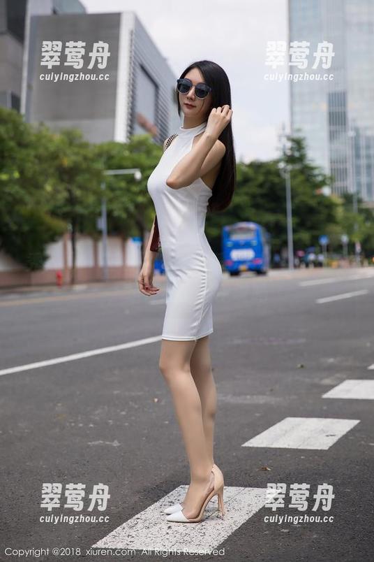 秀人网 - 在线品味：瑶瑶baby穿这礼服，是在给我们上课吗