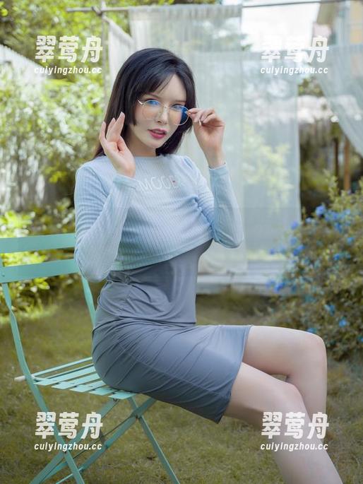 在秋和柯基的花园里嬉水，多么不可思议的写真体验啊！