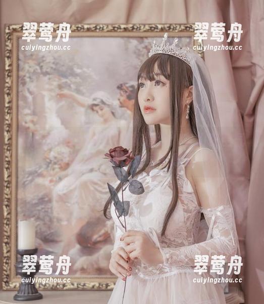 脱尾巴Mizuki的网袜精选：它们在空气中嬉戏，挑逗着每个感官。