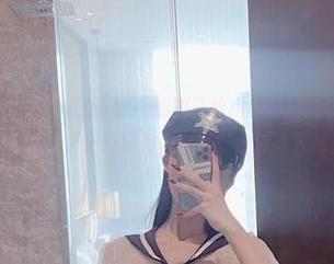 微密圈 – 当你发现脸红Dearie的斑马纹neinei能出现在模特里，而不是草原上！原图准备好，随便你下载。