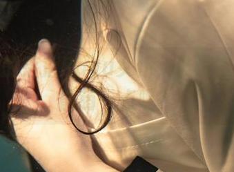 照片里的落落Raku女仆，谁说家务活不能萌一点呢？