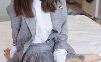 袜啵啵 – 小淳的白棉袜：轻松打造家居风的写真图册，快翻翻看呀！