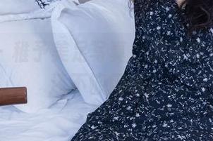 袜啵啵 – 稚予美足写真，满屏都是，眼睛还不够用呢。