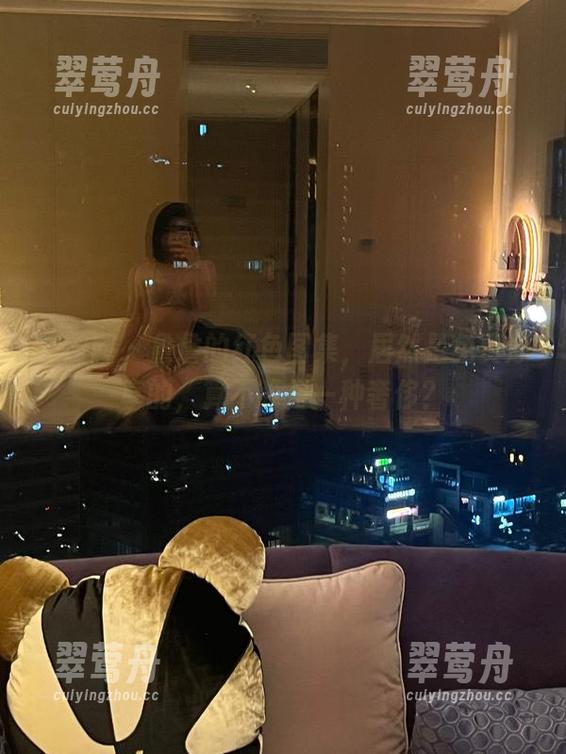 微密圈 - 詹詹的红色图集，居然是免费分享的，算不算是一种奢侈？