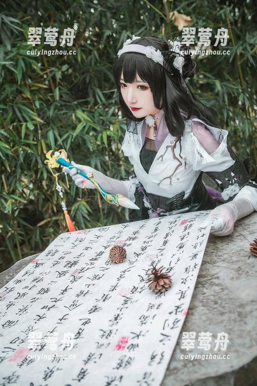 许多鱼鱼鱼 作品里的夏天:许多鱼鱼鱼在海边,图片完全能感受到海浪的吼声。