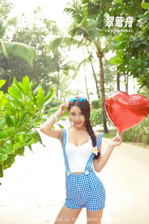 青豆客 - 校服变身令人惊叹！娜依灵儿的写真集新更新，准备好接受撩了吗？