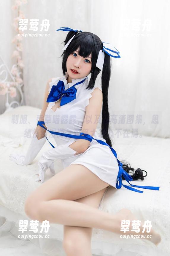 制服、香草喵露露，以及这高清图集，思绪悄然漫游，难怪大家心不在焉。