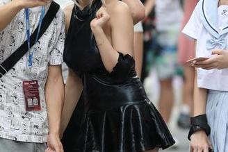 魔镜街拍 – 看！寒风中的肉丝美人婷婷，从此冬天也能如此‘热’！