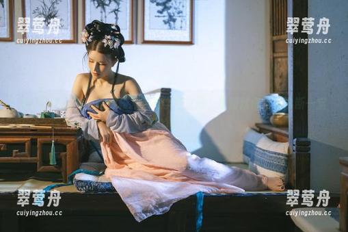 鹿八岁baby私拍穿梭教师与学生之间，原图就像是在诊断一堂课的温度！